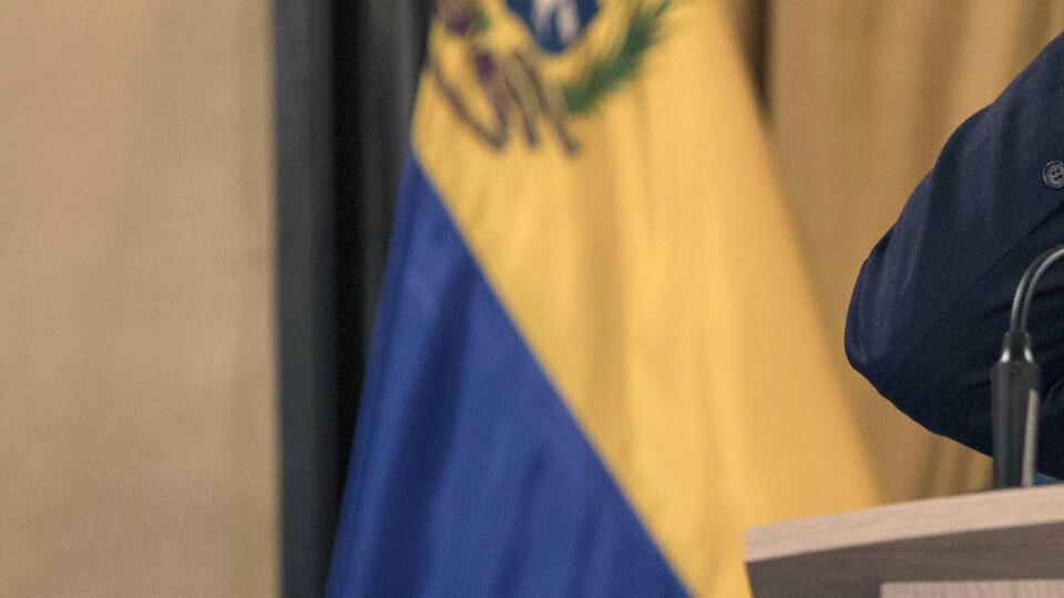 Maduro karanlıkta kaldı, Bolton alay etti!