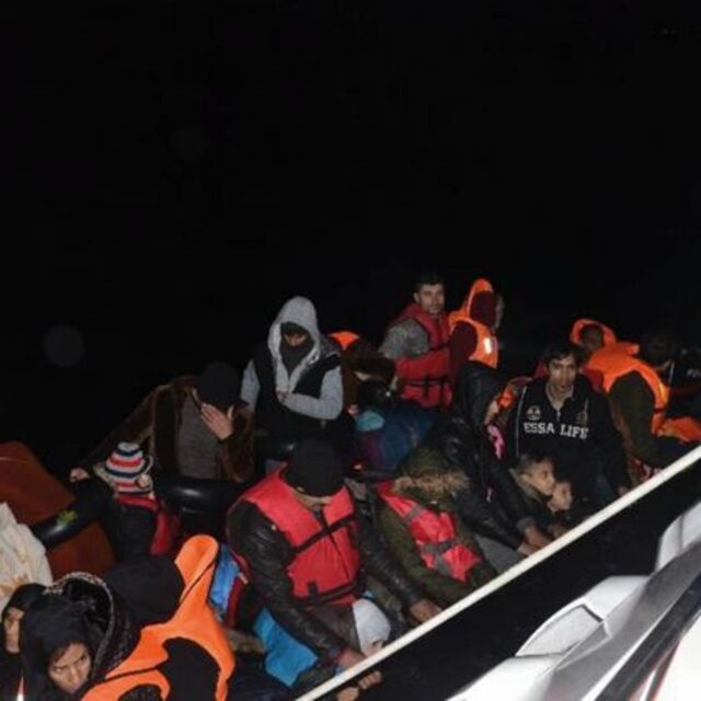 Kuşadası Körfezi'nde 69 kaçak göçmen kurtarıldı