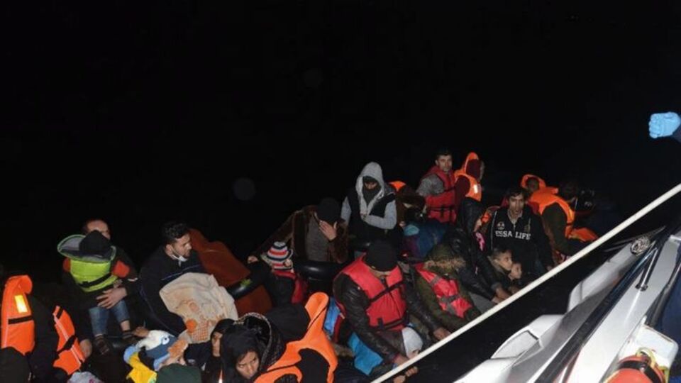 Kuşadası Körfezi'nde 69 kaçak göçmen kurtarıldı