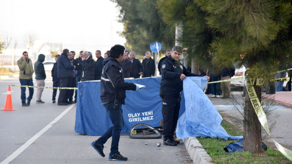 Sürücüden akılalmaz davranış! Çarpıp sürükledi, geri dönüp baktı ve kaçtı