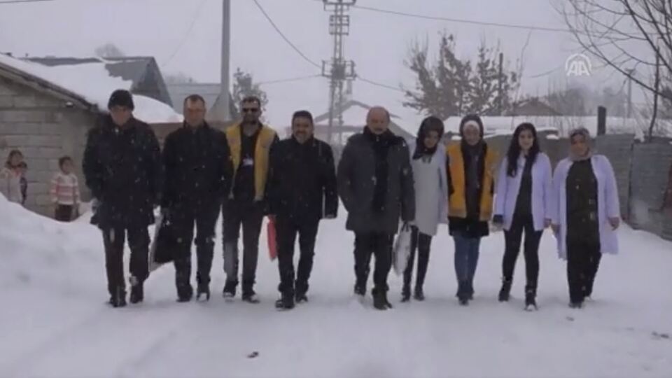 5 koca yürekli doktordan alkışlanacak hareket!