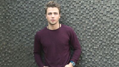 Tolga Sarıtaş kimdir?