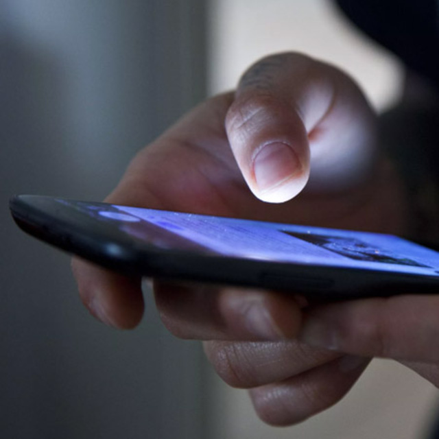 Akıllı telefon kullanan herkese çok önemli uyarı: Dinleniyor olabilirsiniz!