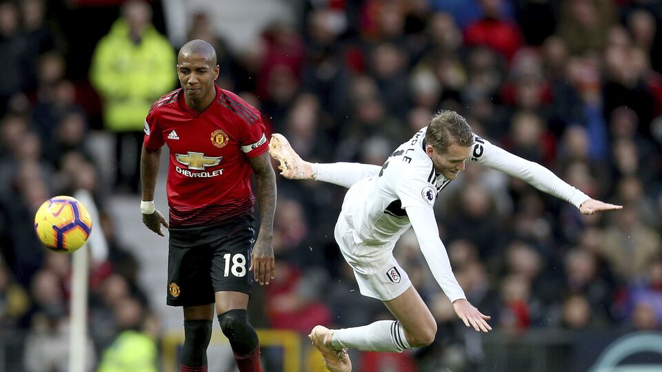 Young, bir yıl daha Manchester United'da