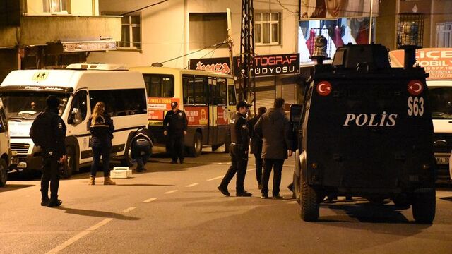 İstanbul'da bir iş yeri önüne bırakılan EYP patladı