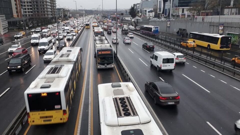 Metrobüs'de akılalmaz olay! "Biraz ilerle" dedi, sonrası dehşet
