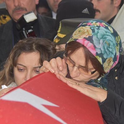 Şehitlerimiz dua ve gözyaşlarıyla son yolculuğuna uğurlandı