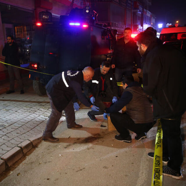 AK Parti'nin seçim bürosuna molotoflu saldırı