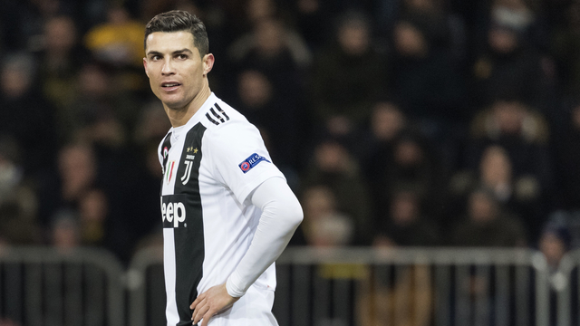 FIFA, Ronaldo'yu sildi!