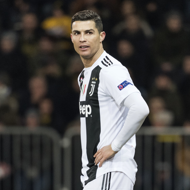 FIFA, Ronaldo'yu sildi!