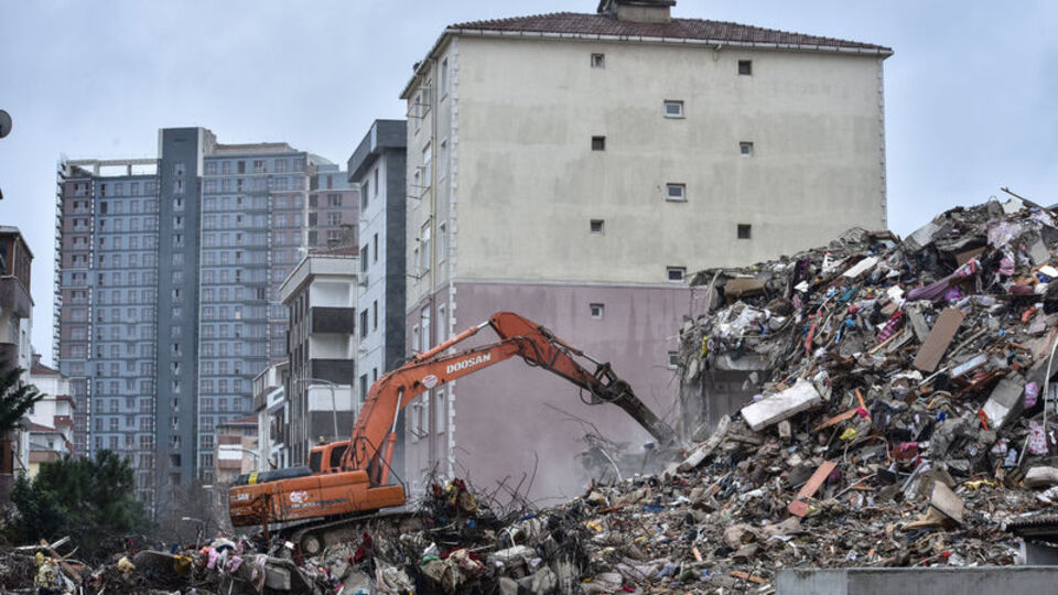 Kartal'da riskli bina da yıkıldı! Sırada o var!