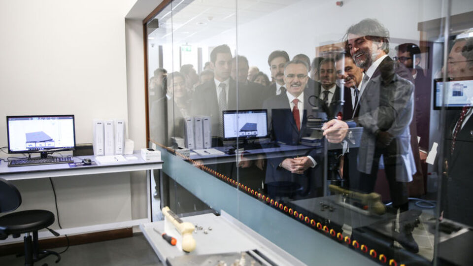 Koç Üniversitesi 'yüksek katma değerli tıbbi cihaz' üretecek