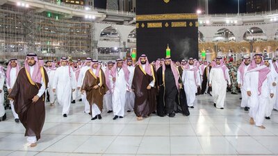 Veliaht Prens Kabe'nin çatısına çıktı!