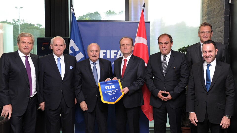 FIFA Futbol Yönetim Zirvesi İstanbul'da başladı