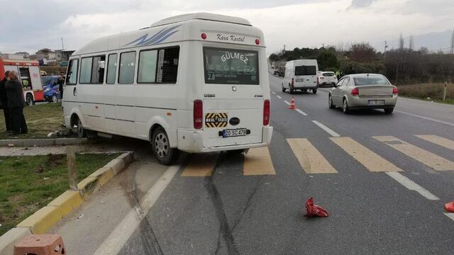 Öğrenci servisi otomobille çarpıştı! 4'ü öğrenci 5 kişi yaralandı