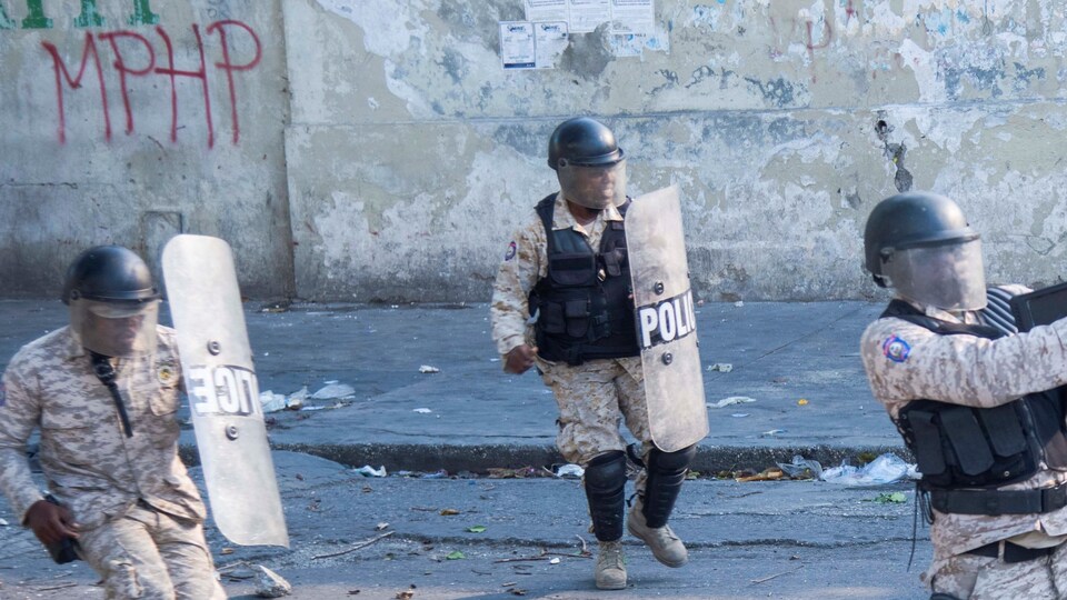 Haiti'deki bir hapishanede tüm mahkumlar kaçtı!