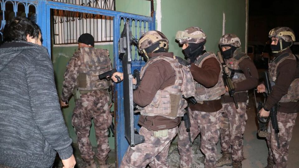 Bölücü örgüte şafak baskını: 24 gözaltı!