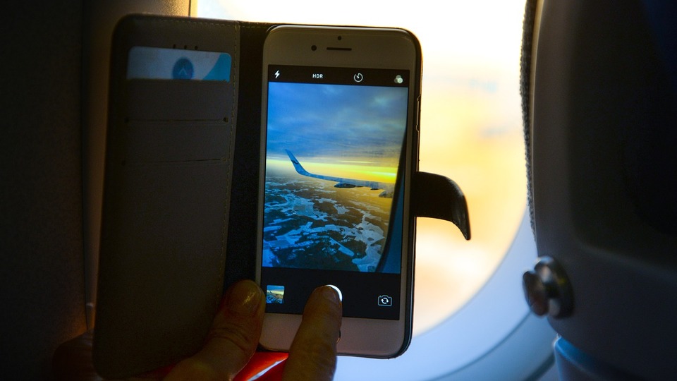 Uçakta telefona, yerden lazere ceza...