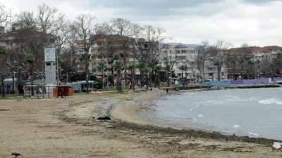 Yalova'da deniz 10 metre çekildi