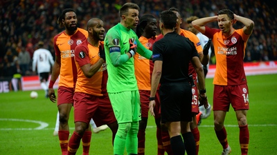 Muslera'dan penaltı isyanı!