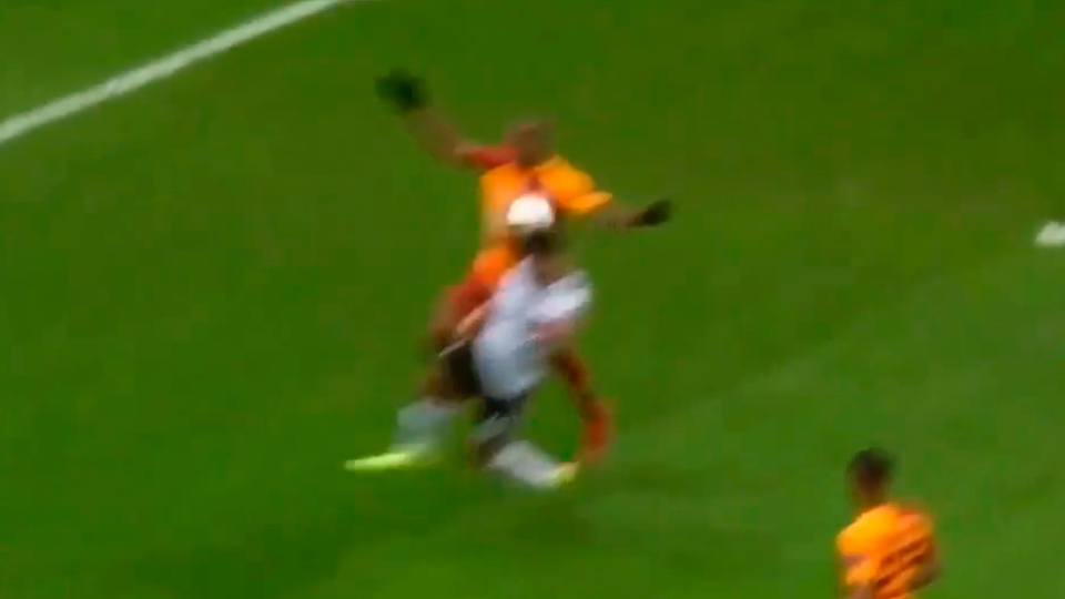 Benfica maçında tartışmalı penaltı!