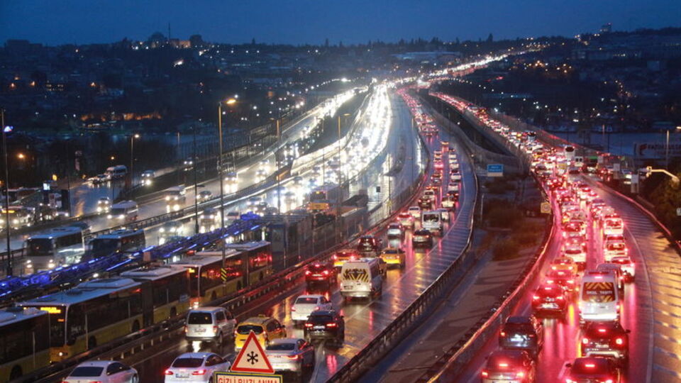 Yılda 6.5 günümüzü çalıyor, pik saat tam bir çile