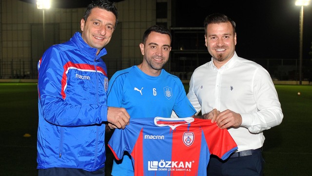Altınordu'dan Xavi'ye forma hediyesi