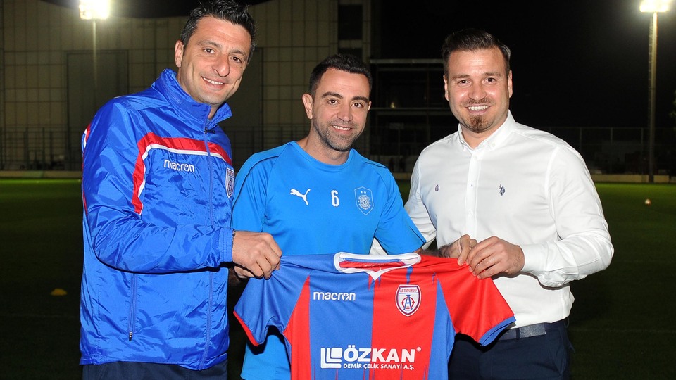 Altınordu'dan Xavi'ye forma hediyesi