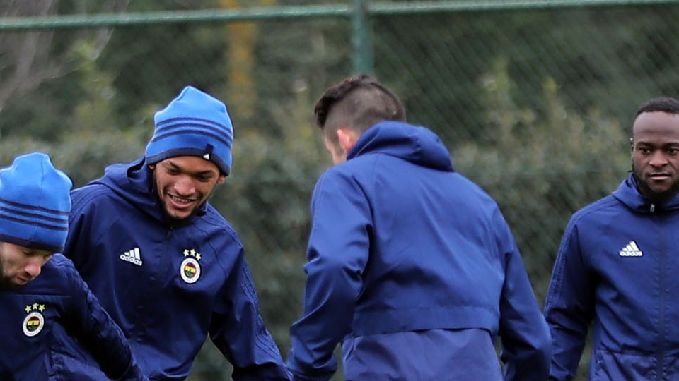 Fenerbahçe hazırlıklarını sürdürüyor