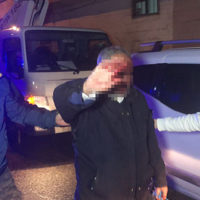 Kocasını taş ve sopayla dövdü