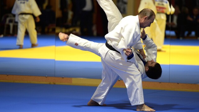 Zirveden önce kayak, zirveden sonra judo!
