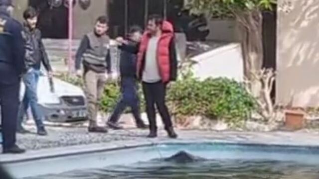 Gözlerine inanamadılar! Havuza düştü! Bayıltıp çıkardılar!