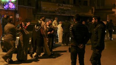 Taş, sopa, silahlar çekildi... İki aile birbirine girdi