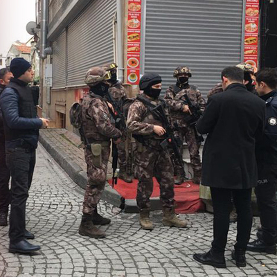İstanbul'daki bir gece kulübünde silah sesleri!