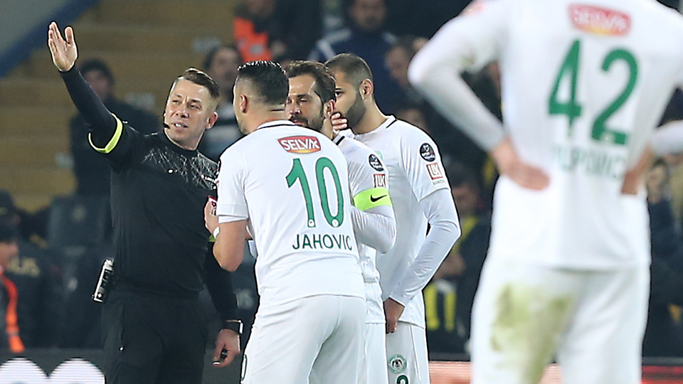 Jahovic'e kırmızı kart