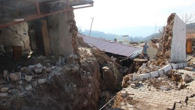 İzmir'de yer yarıldı, evler tahliye edildi!
