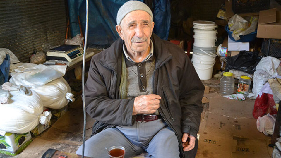 Camide abdest alıyordu, hayatının şokunu yaşadı