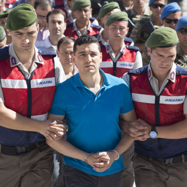 15 kişinin katiline "Eline sağlık" dedi, mahkemede inkar etti