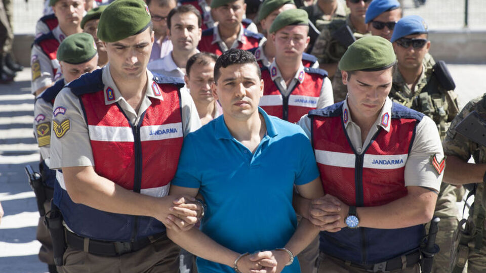 15 kişinin katiline "Eline sağlık" dedi, mahkemede inkar etti
