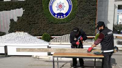 Atölye baskınında şaşırtan an! Kalasların içinden çıktı...