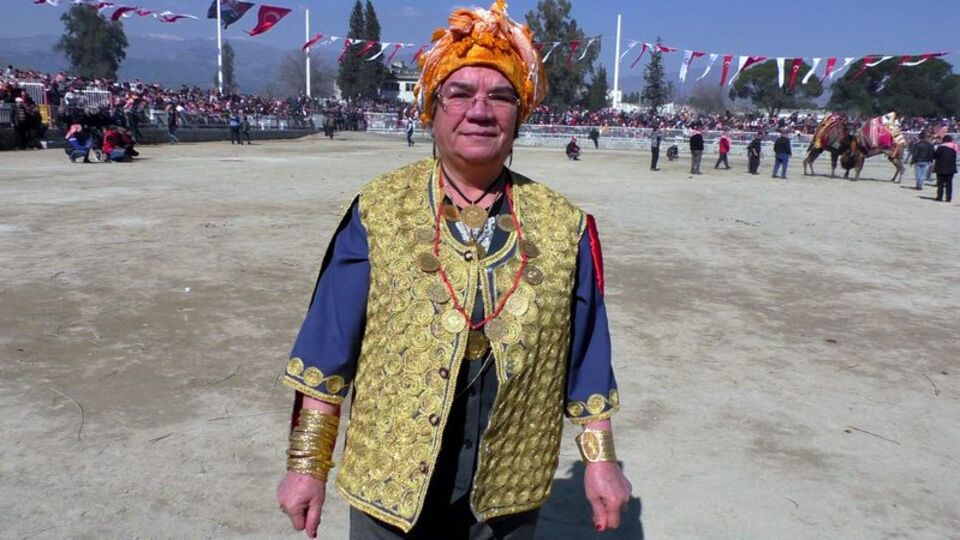 Hanımağa herkesi şaşırttı! Üzerinde servetle gezdi!