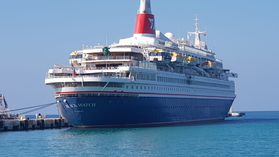 Yılın ilk turist gemisi Kuşadası Limanı'na yanaştı