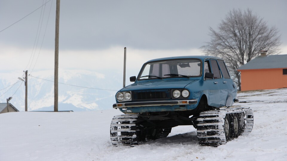 77 model otomobile palet taktı!