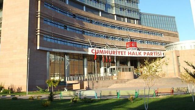 CHP'li ilçe başkanı ve yönetimi görevden alındı