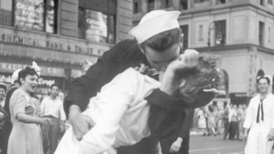 'Tarihi öpücük' fotoğrafındaki ABD askeri hayatını kaybetti