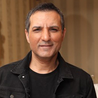 "Lanet olsun doğuştan karizmatiğim"