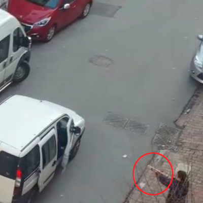 Sokakta silahlı, bıçaklı kavga! Pompalı tutukluk yapınca kurtuldu