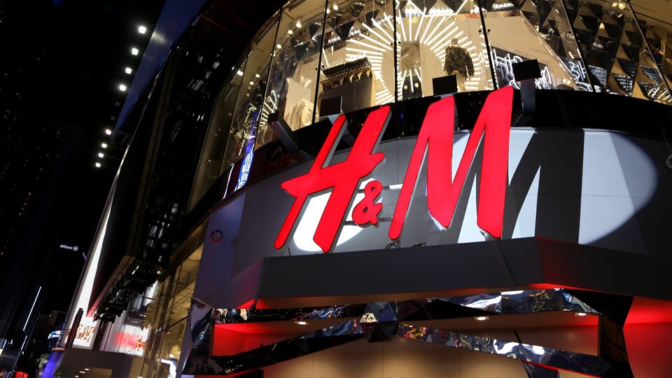 H&M çalışma saatleri nedir?