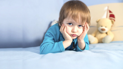 Çocuğunuzun toplam kaç saat uyuduğu değil hangi saatte uyuduğu önemli