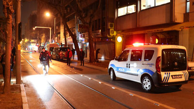 Gece kulübünden çıkan 2 kişi silahla vuruldu